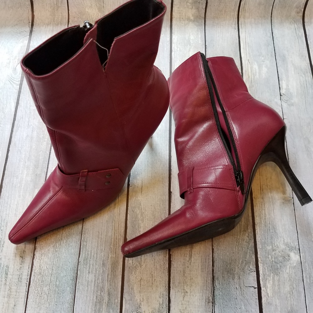 Dark pink stiletto leather booties